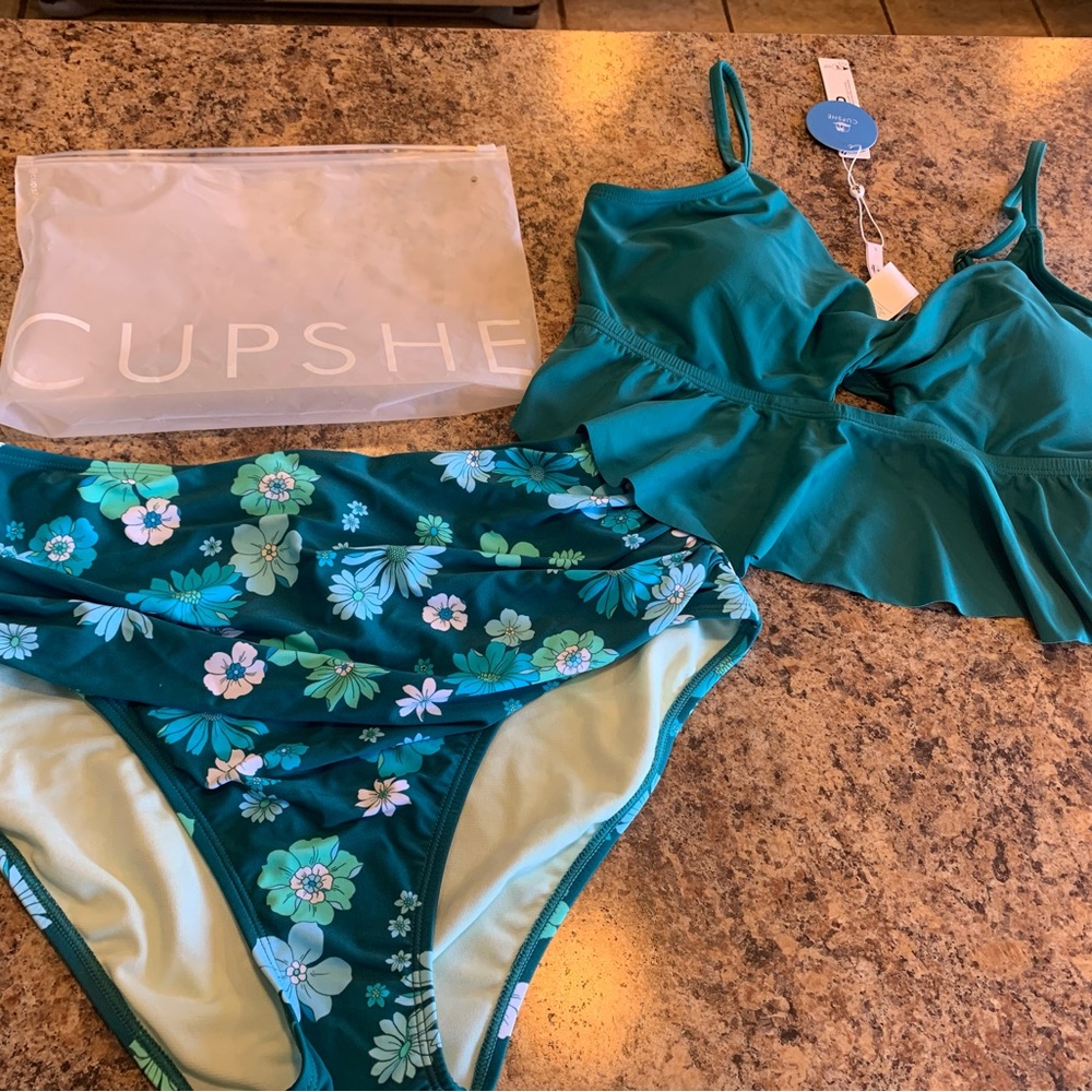 Cupshe swimsuit size L high waisted bottoms and top NWT and packaging